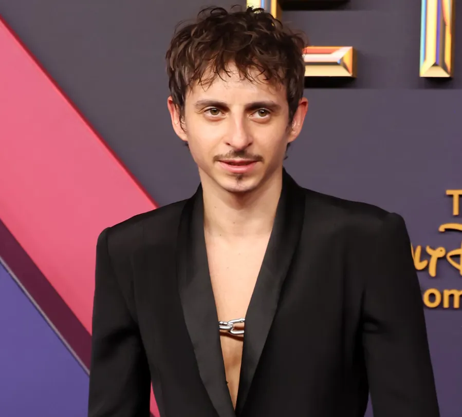 Moises Arias Height, Age, Net Worth, Relationship, Career & More